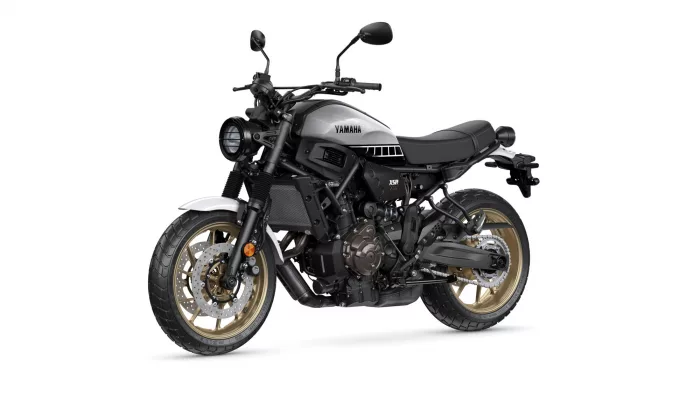 Yamaha XSR700 motorcycle photographed from a front-right side view, with a silver fuel tank, black frame, and gold wheels on a white background.