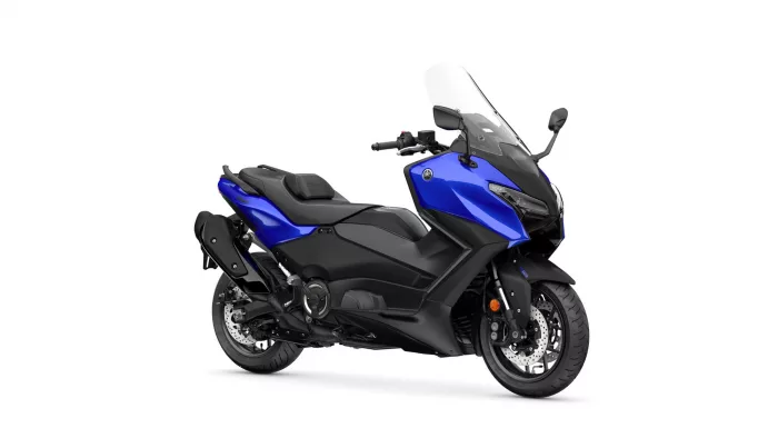 2026-yamaha-xp500a-eu-icon_blue-360-degrees-001-03 | q2moto Blue Yamaha sport-tourer motorcycle with clear windshield, shown from a front-right side view.