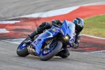 2025-yamaha-yzf900r9-eu-icon_blue-action-003-03 1 | q2moto
