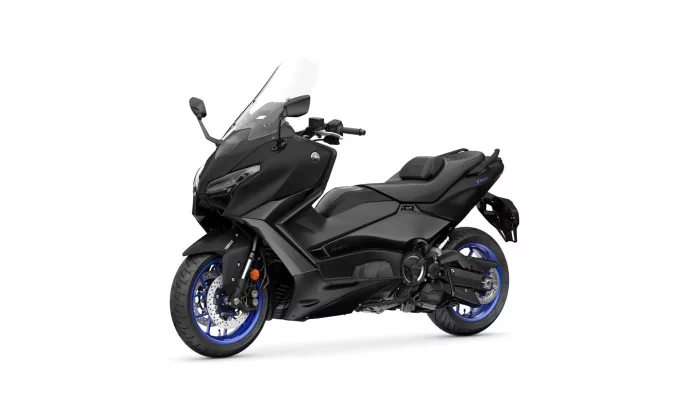 Black Yamaha TMAX sport scooter shown from the front-left side with a tall windshield and blue-rimmed wheels in a white background.